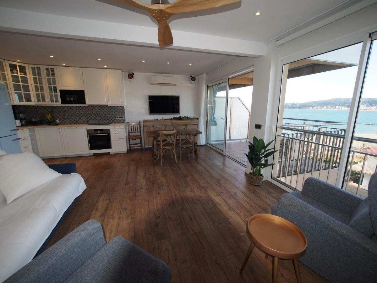 Seafront Apartment In פלאמוס מראה חיצוני תמונה