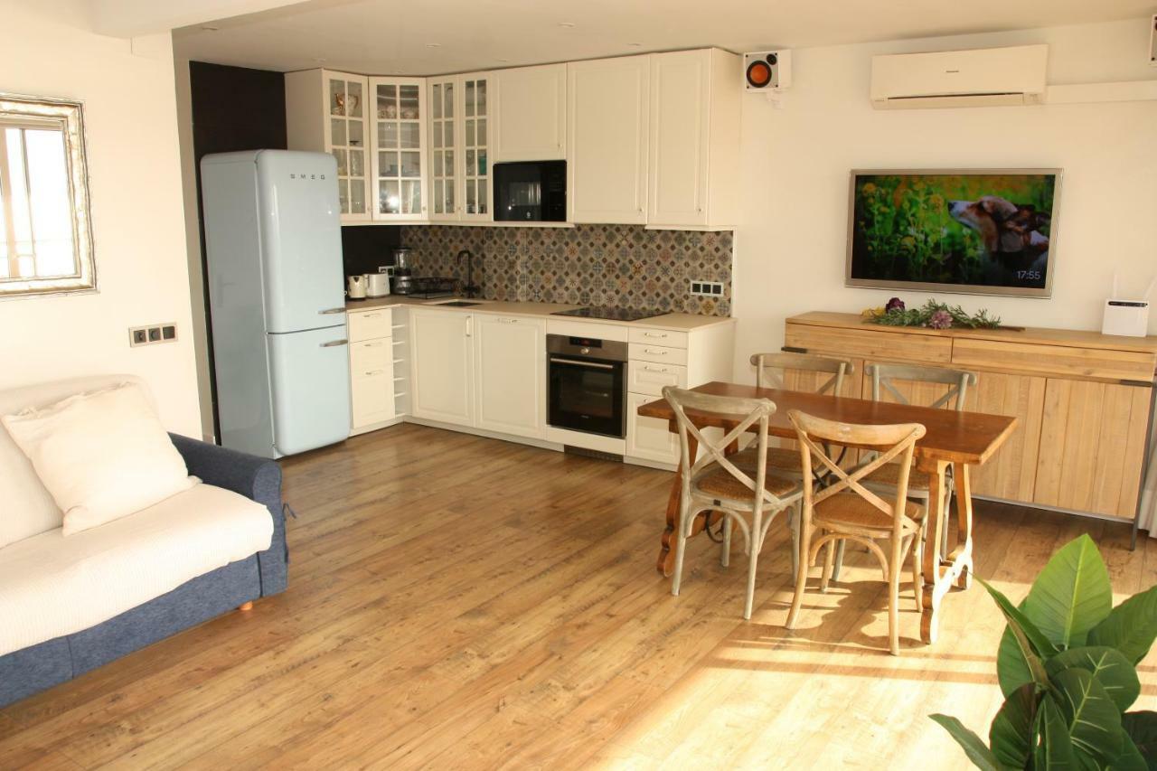 Seafront Apartment In פלאמוס מראה חיצוני תמונה