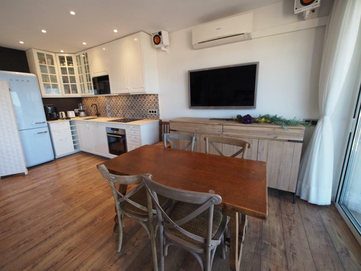 Seafront Apartment In פלאמוס מראה חיצוני תמונה