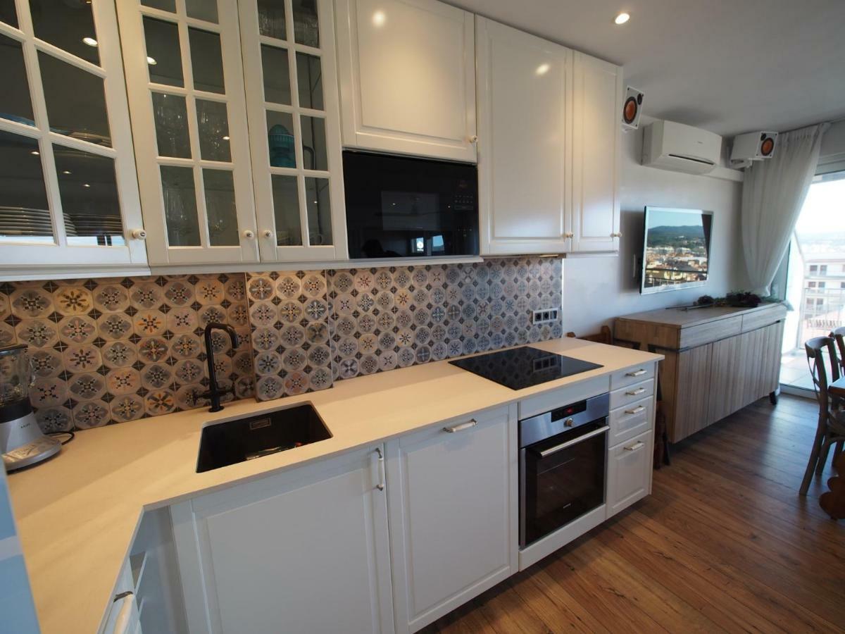Seafront Apartment In פלאמוס מראה חיצוני תמונה